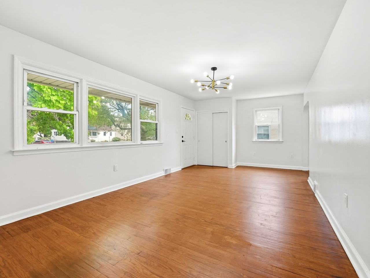 120 Webster Ave - Photo 6 of 25