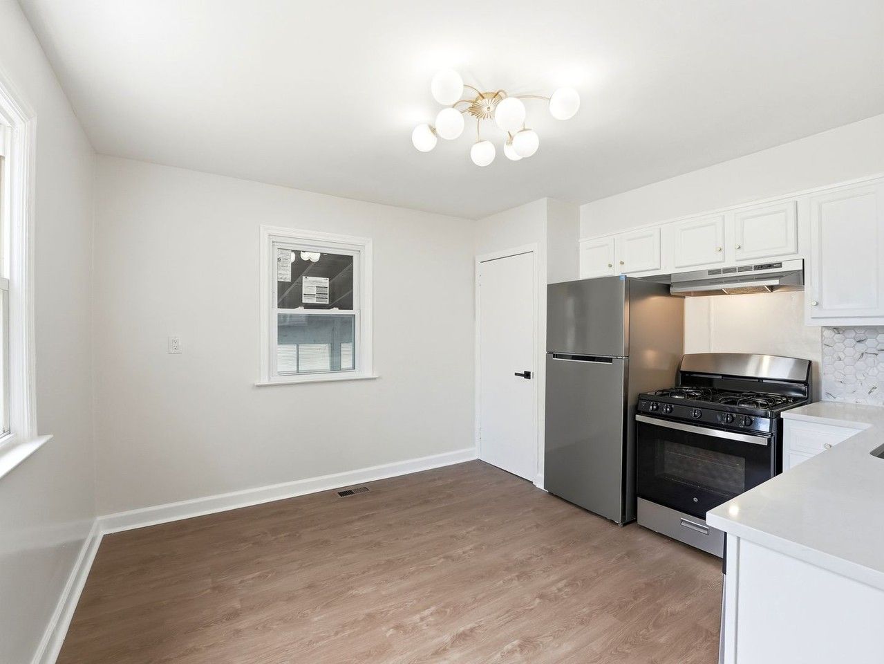 120 Webster Ave - Photo 7 of 25