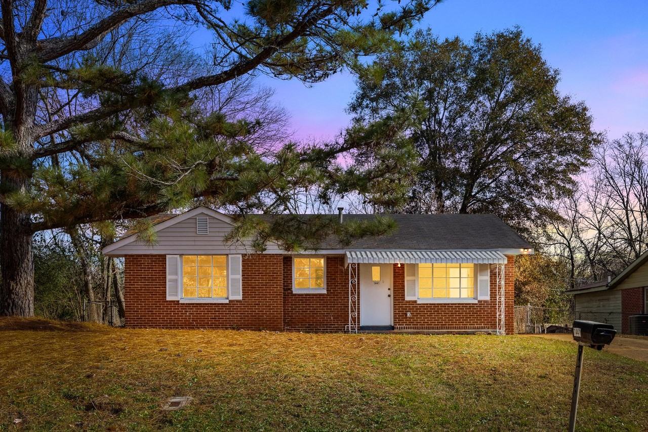 1441 Creel St - Photo 2 of 16