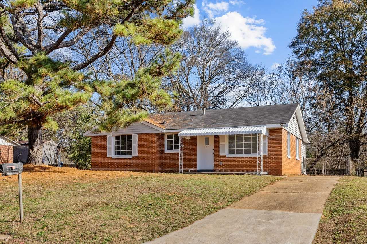 1441 Creel St - Photo 3 of 16