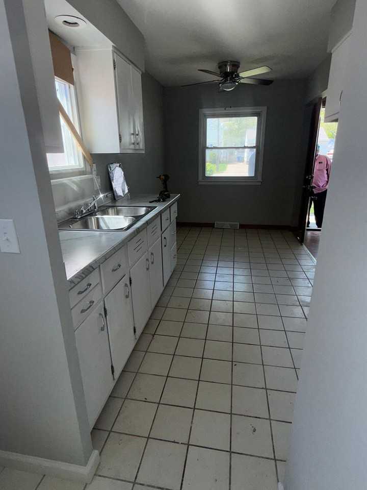 345 Lynne Dr - Photo 2 of 9