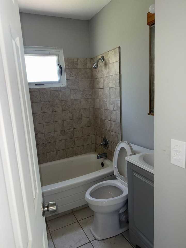 345 Lynne Dr - Photo 3 of 9