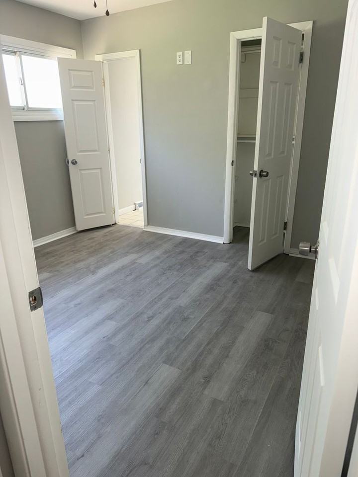 345 Lynne Dr - Photo 4 of 9