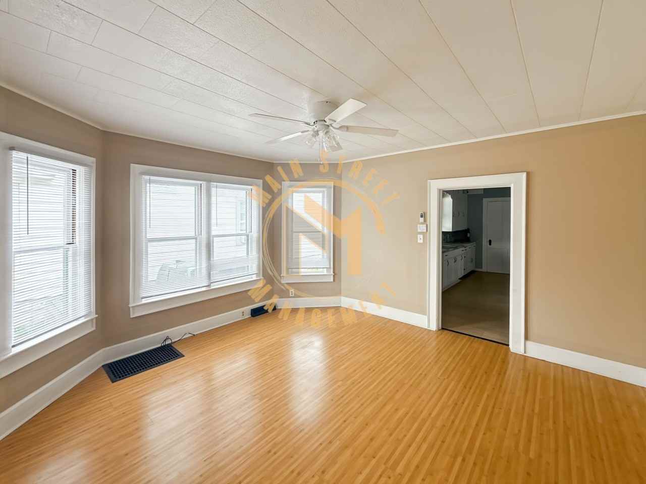 809 Cora St - Photo 5 of 17
