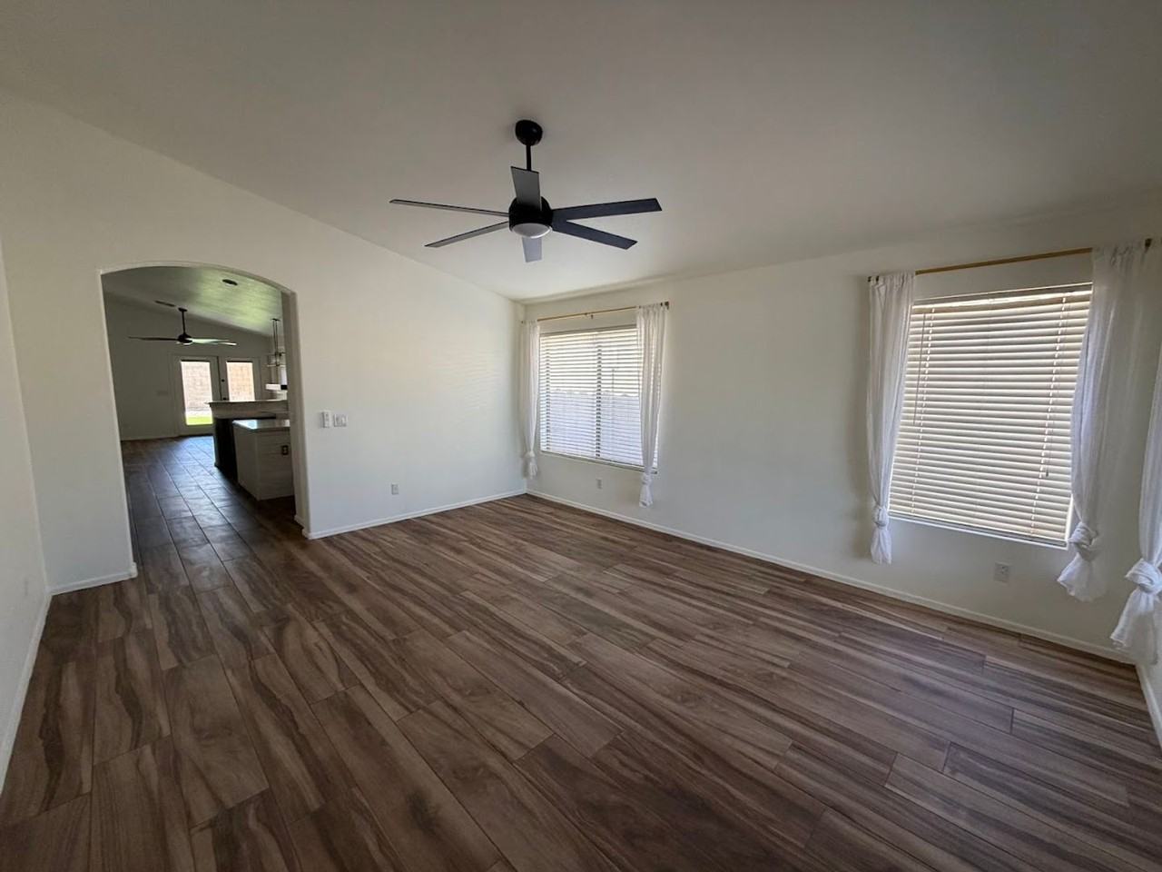 10044 E Osage Ave - Photo 6 of 23
