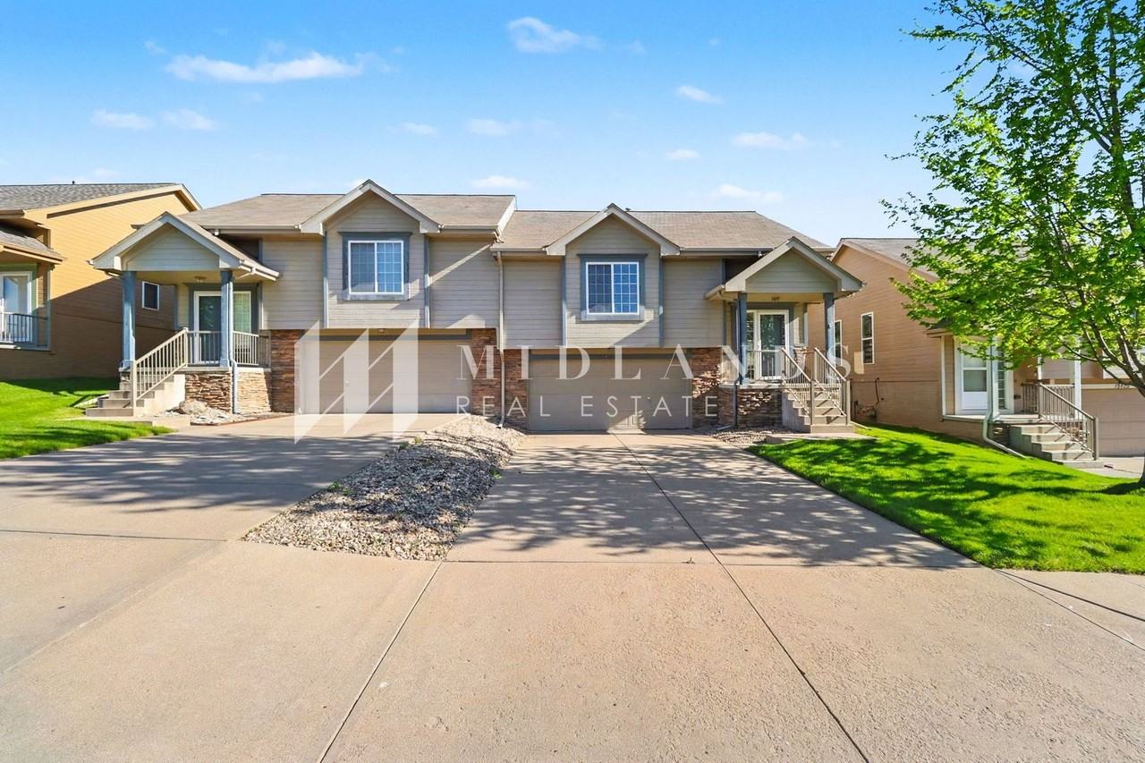 19724 Marinda St - Photo 2 of 15