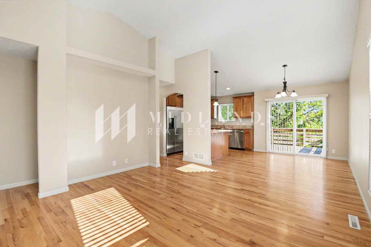 19724 Marinda St - Photo 4 of 15