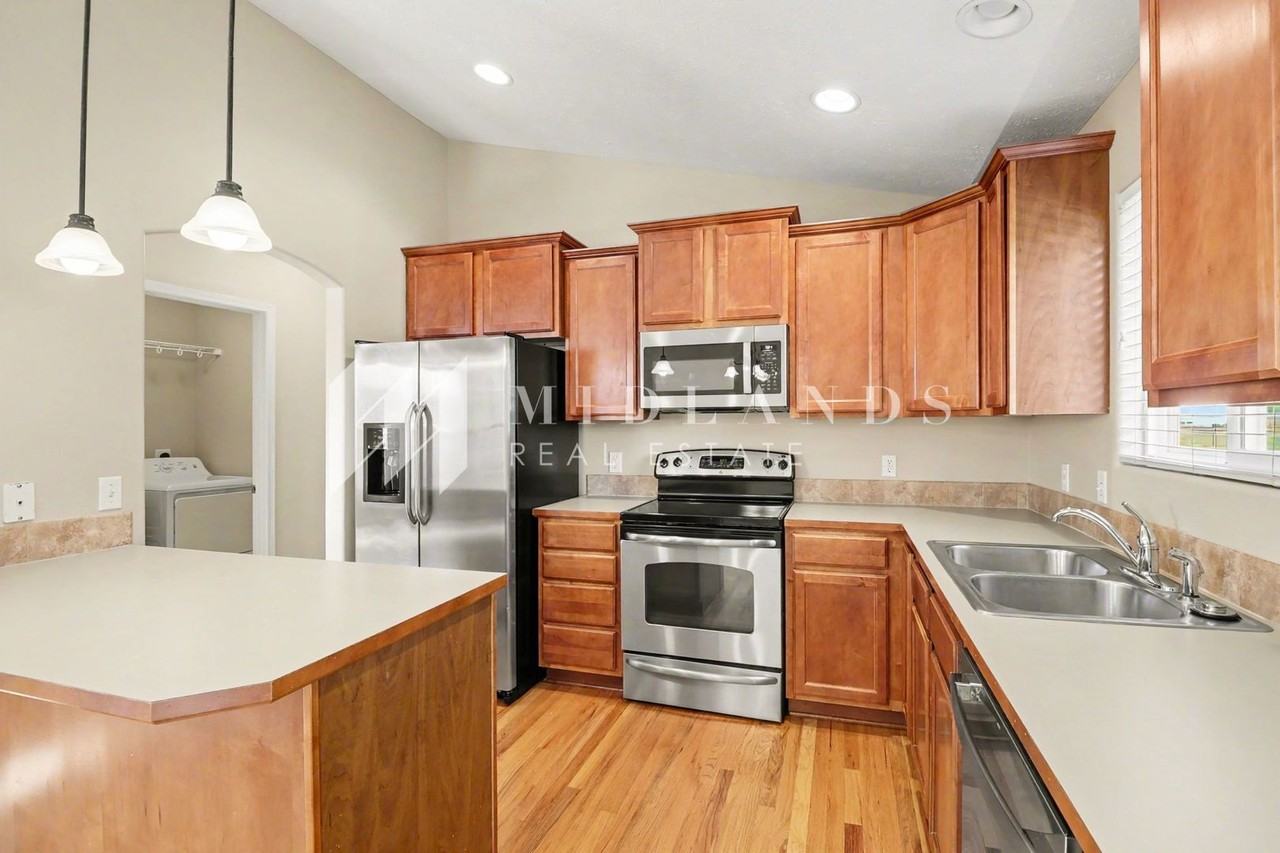 19724 Marinda St - Photo 5 of 15