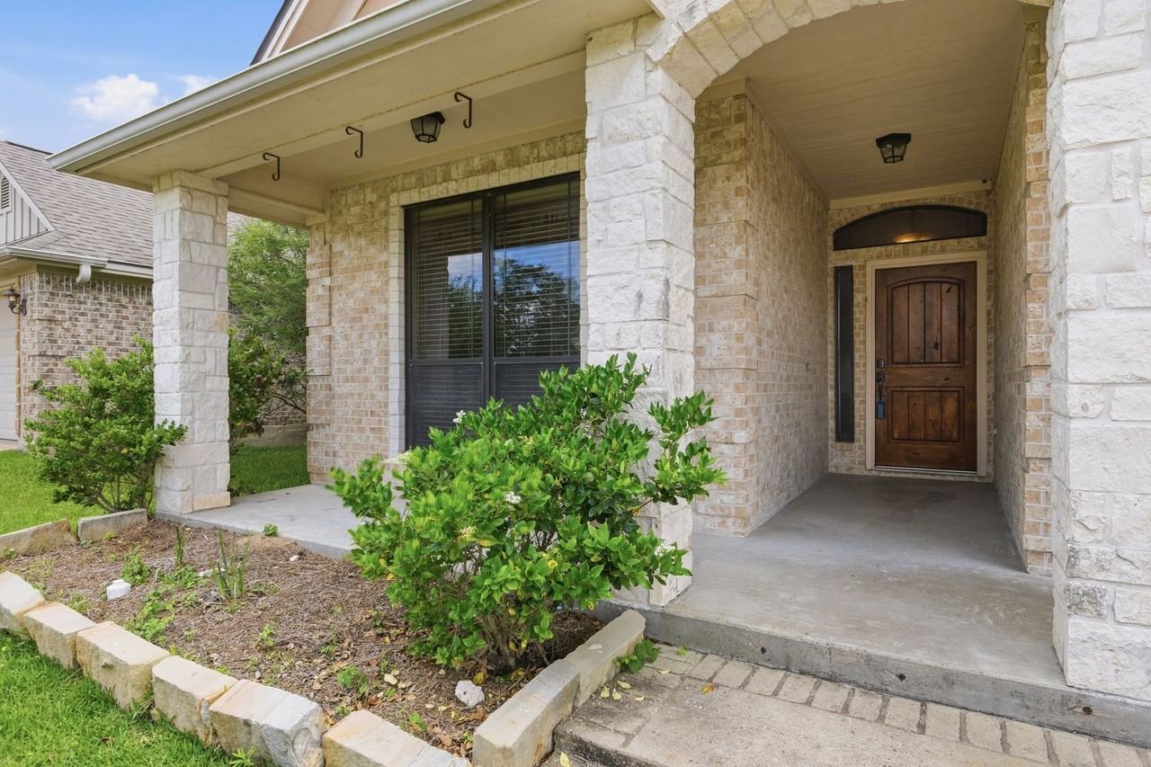 144 Roucourt Loop - Photo 3 of 36