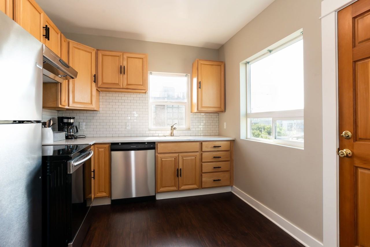 822 6th Ave N - Photo 2 of 21