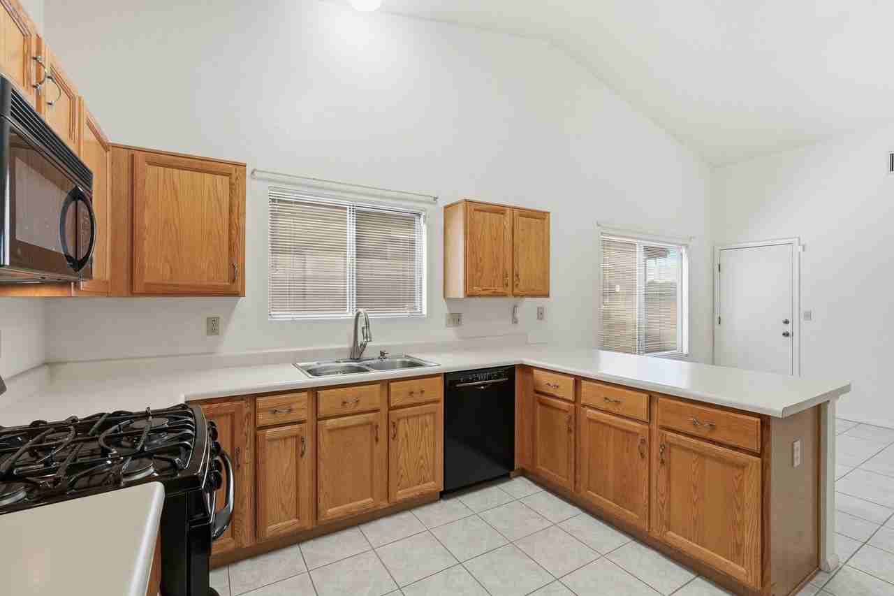 8063 S New Abbey Dr - Photo 6 of 37