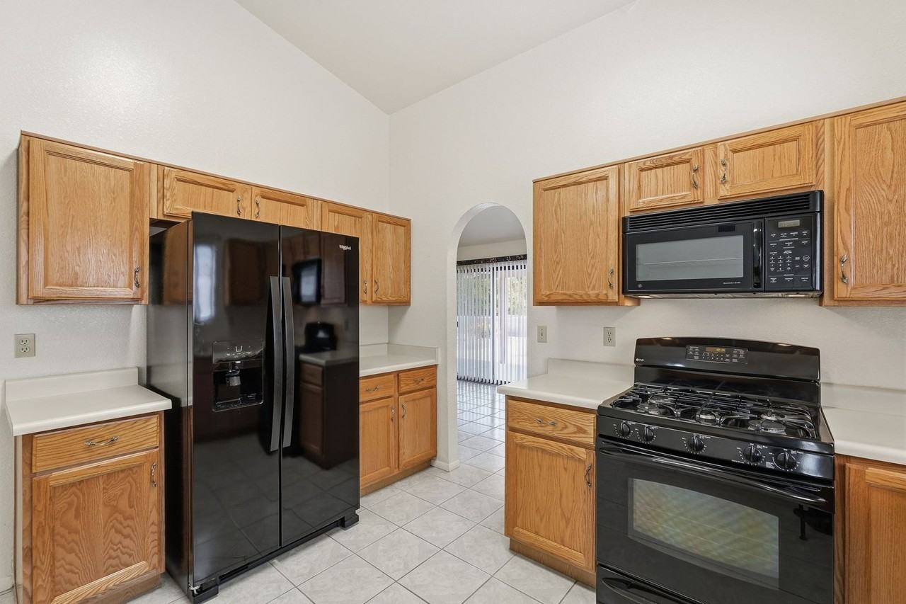 8063 S New Abbey Dr - Photo 7 of 37