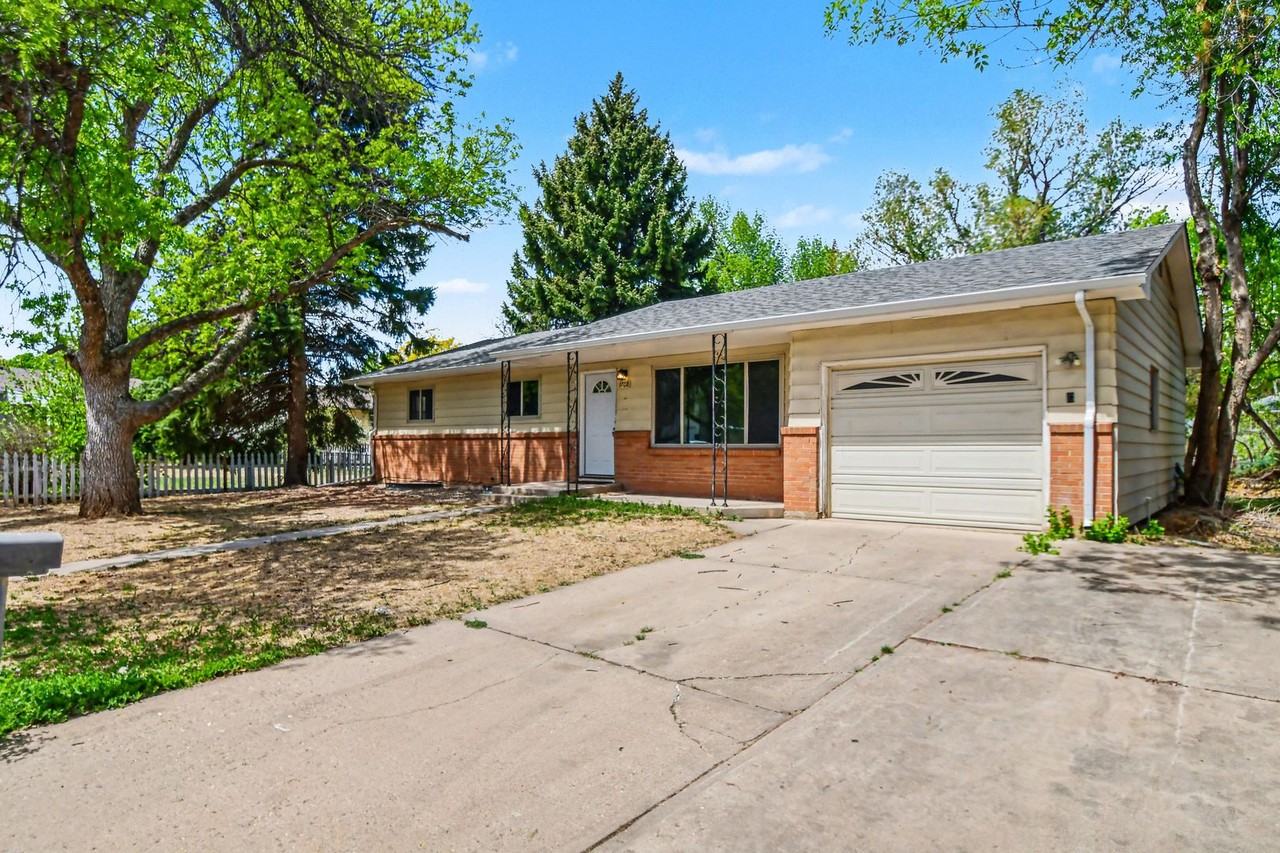 1708 W Lake St - Photo 3 of 25