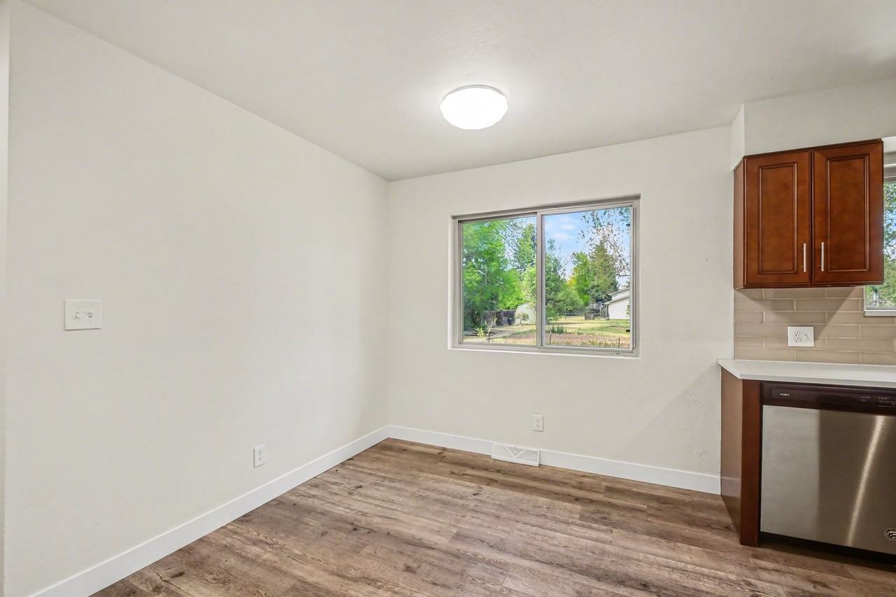 1708 W Lake St - Photo 7 of 25