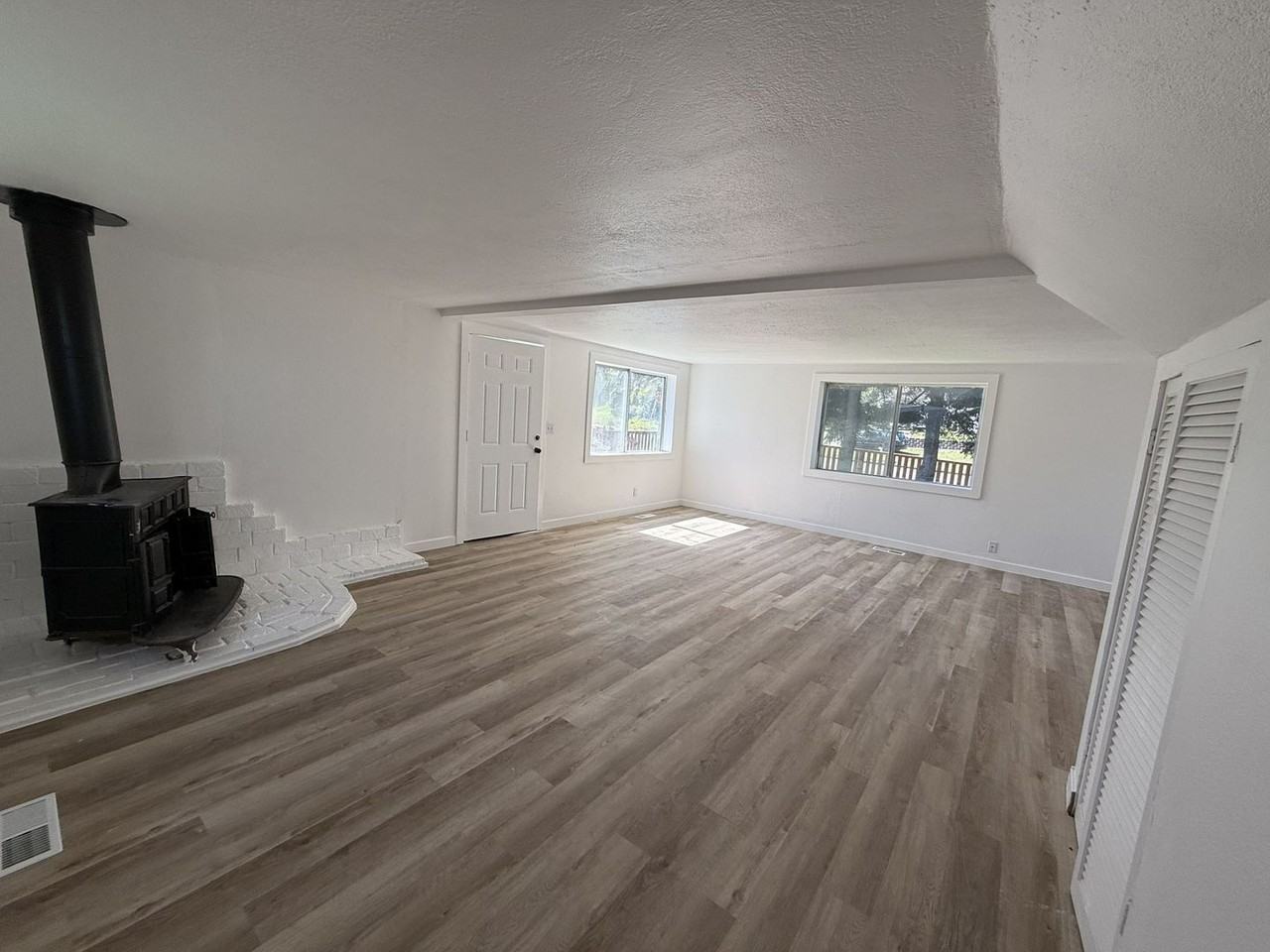 1886 15th St - Photo 2 of 21