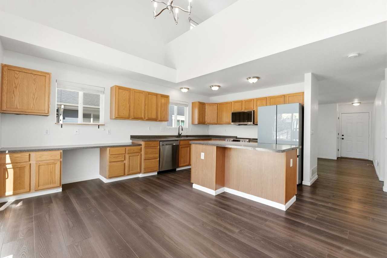 5155 Golden Eagle Pkwy - Photo 3 of 32