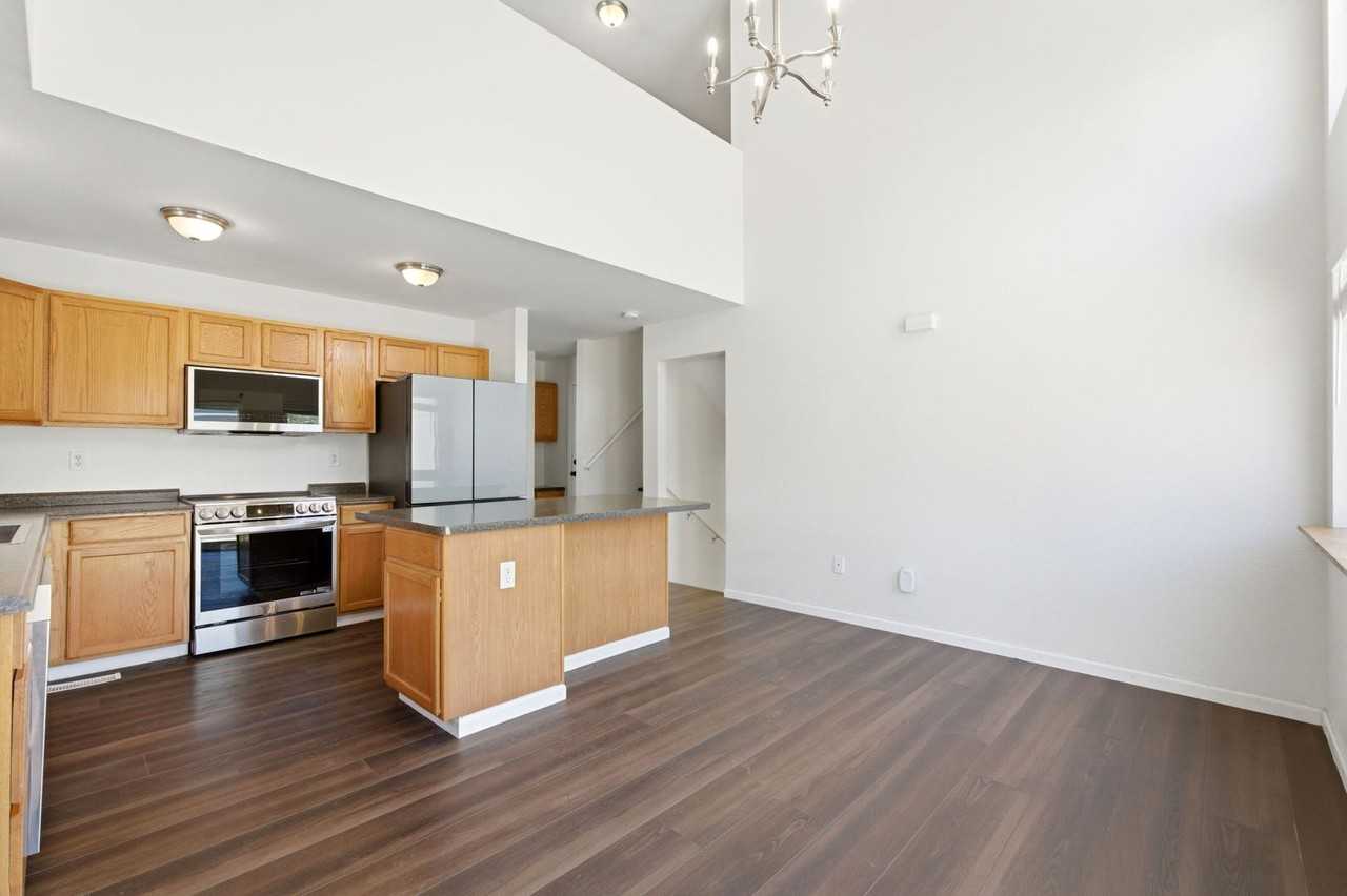 5155 Golden Eagle Pkwy - Photo 4 of 32