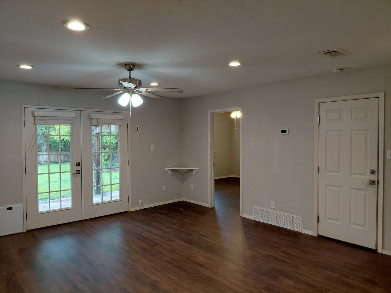 3204 Ne 10th St - Photo 3 of 21