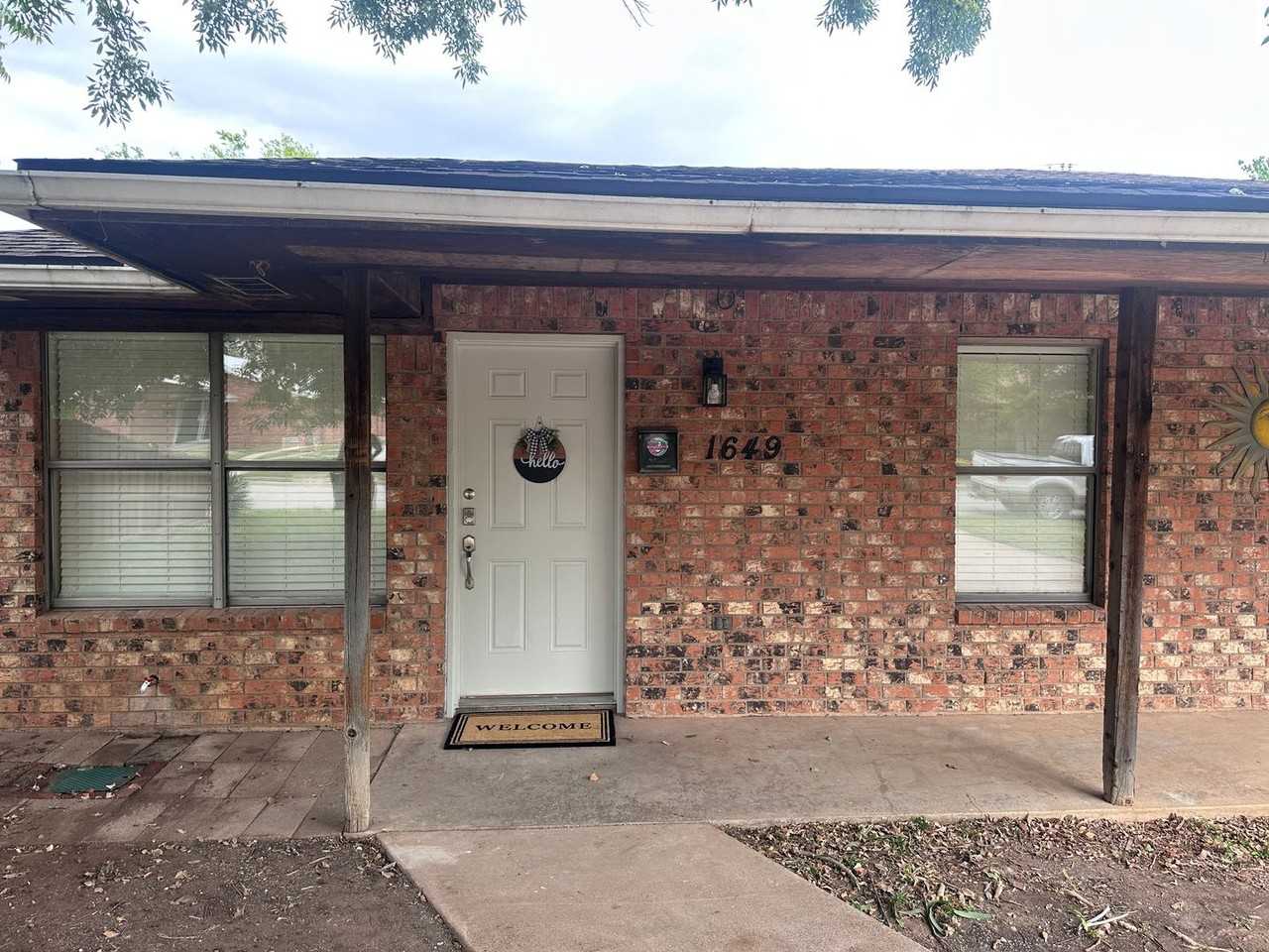 1649 Palm St - Photo 3 of 24