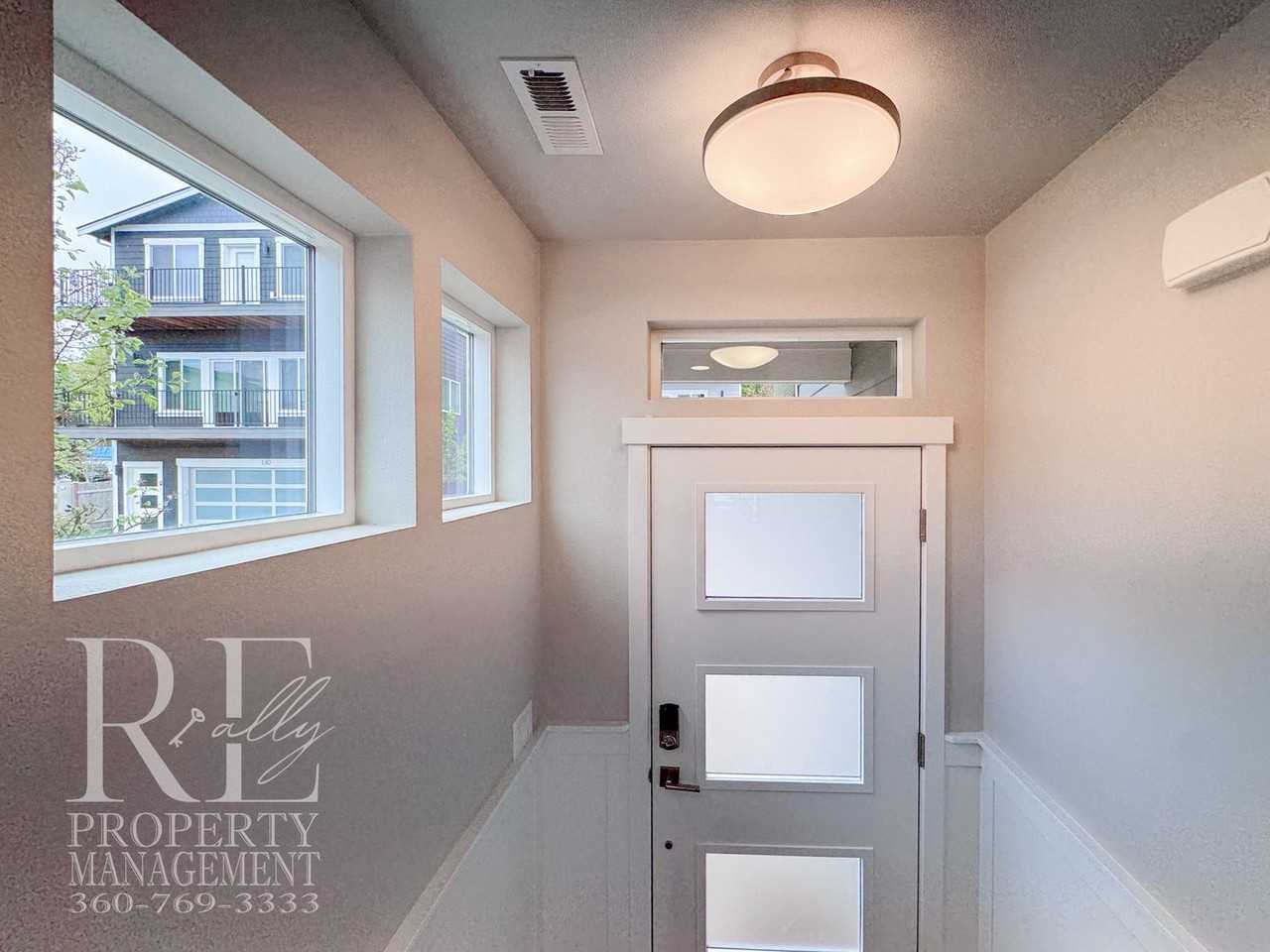 131 Blackfish Ct - Photo 3 of 46