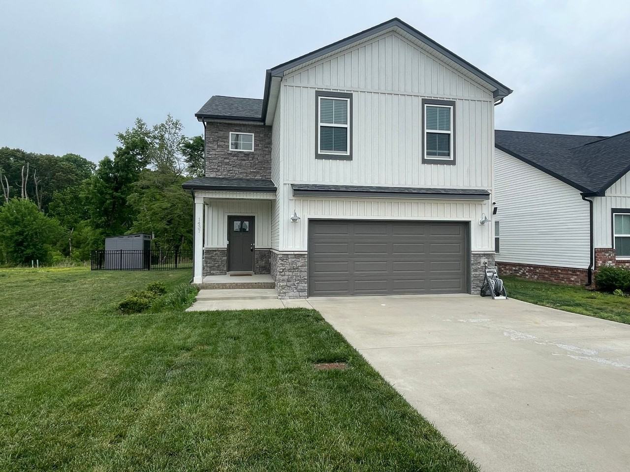 1437 Citadel Dr - Photo 2 of 21