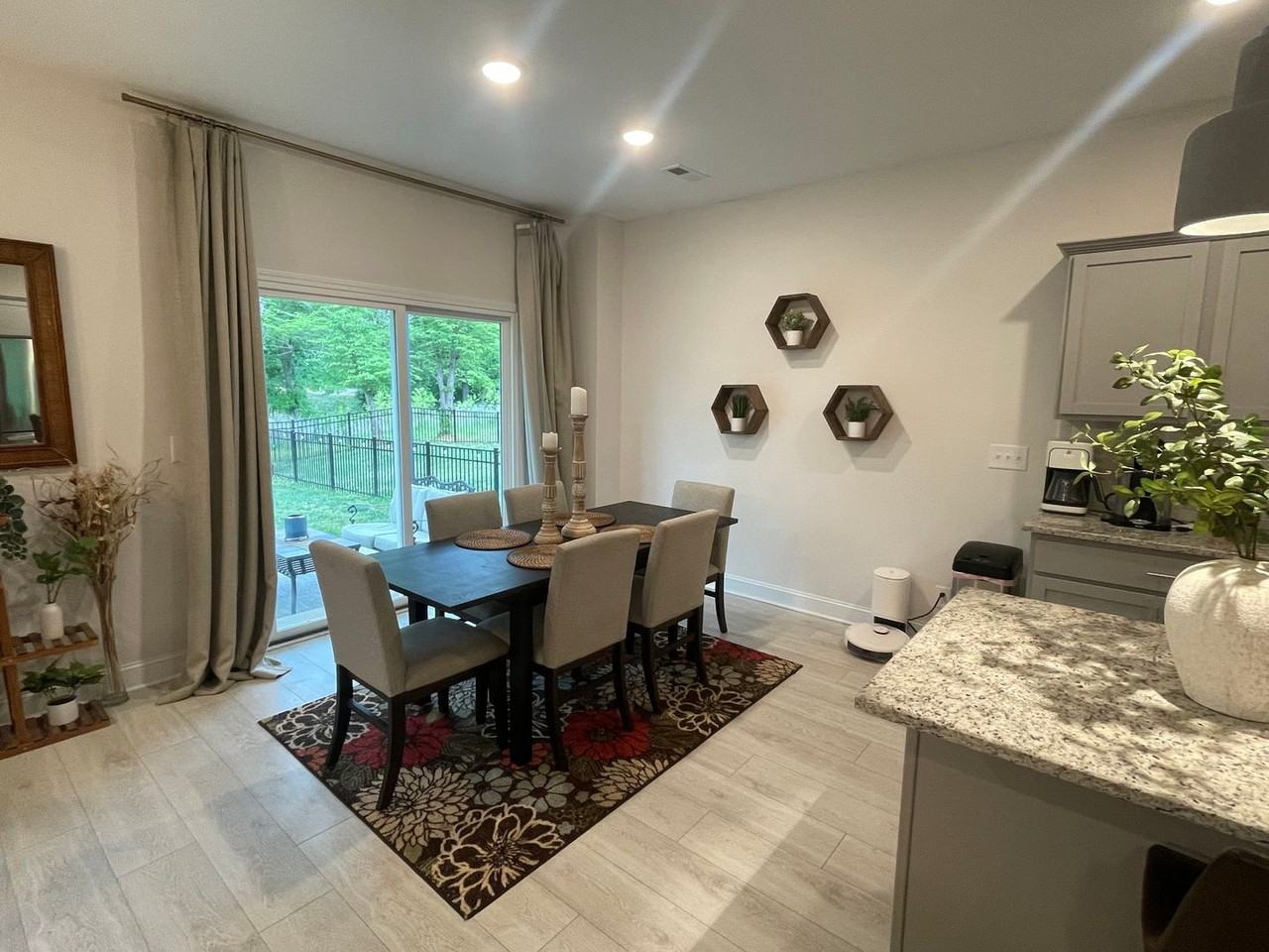 1437 Citadel Dr - Photo 6 of 21