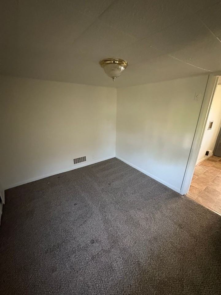 677 S 22nd St - Photo 3 of 9