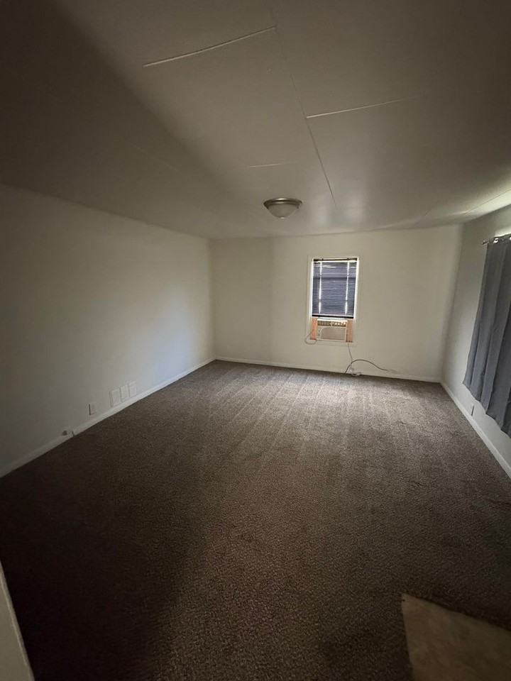 677 S 22nd St - Photo 6 of 9