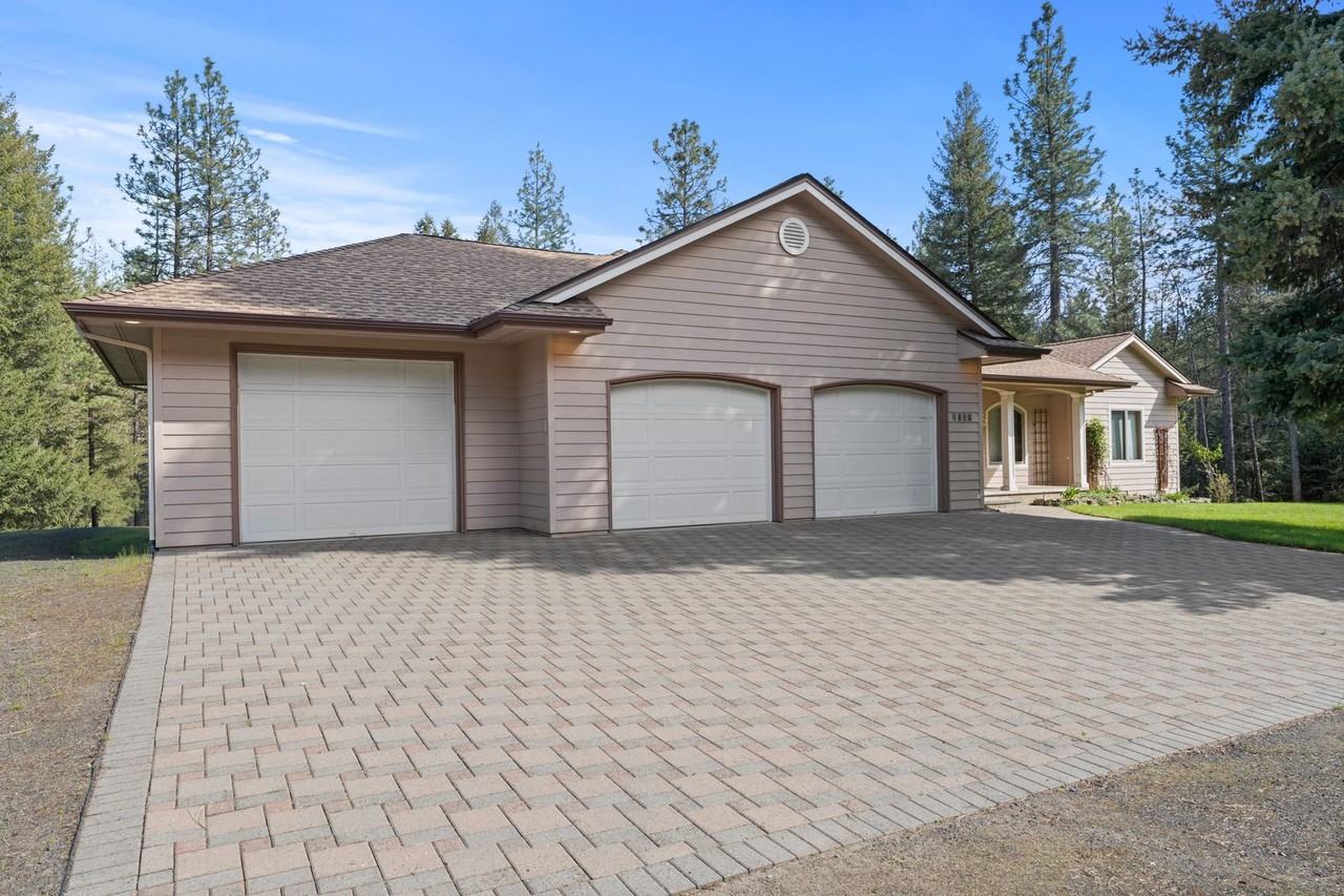 2325 E Winger Rd - Photo 2 of 43