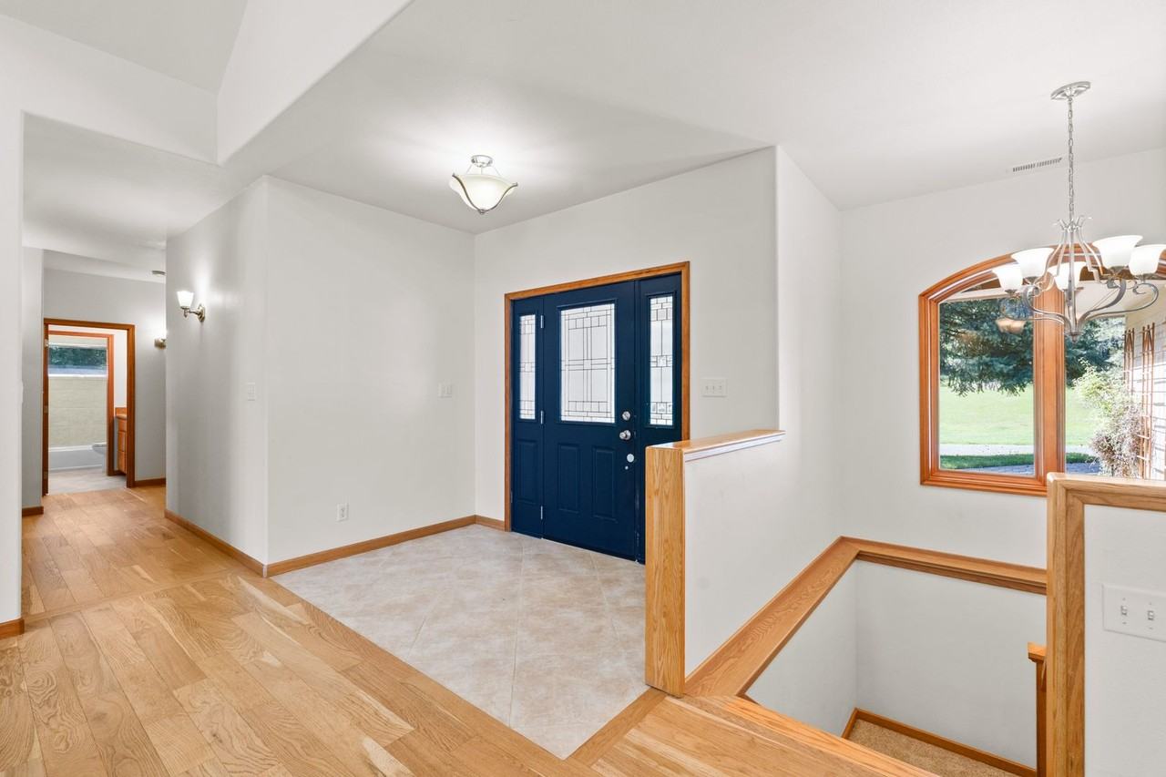 2325 E Winger Rd - Photo 7 of 43