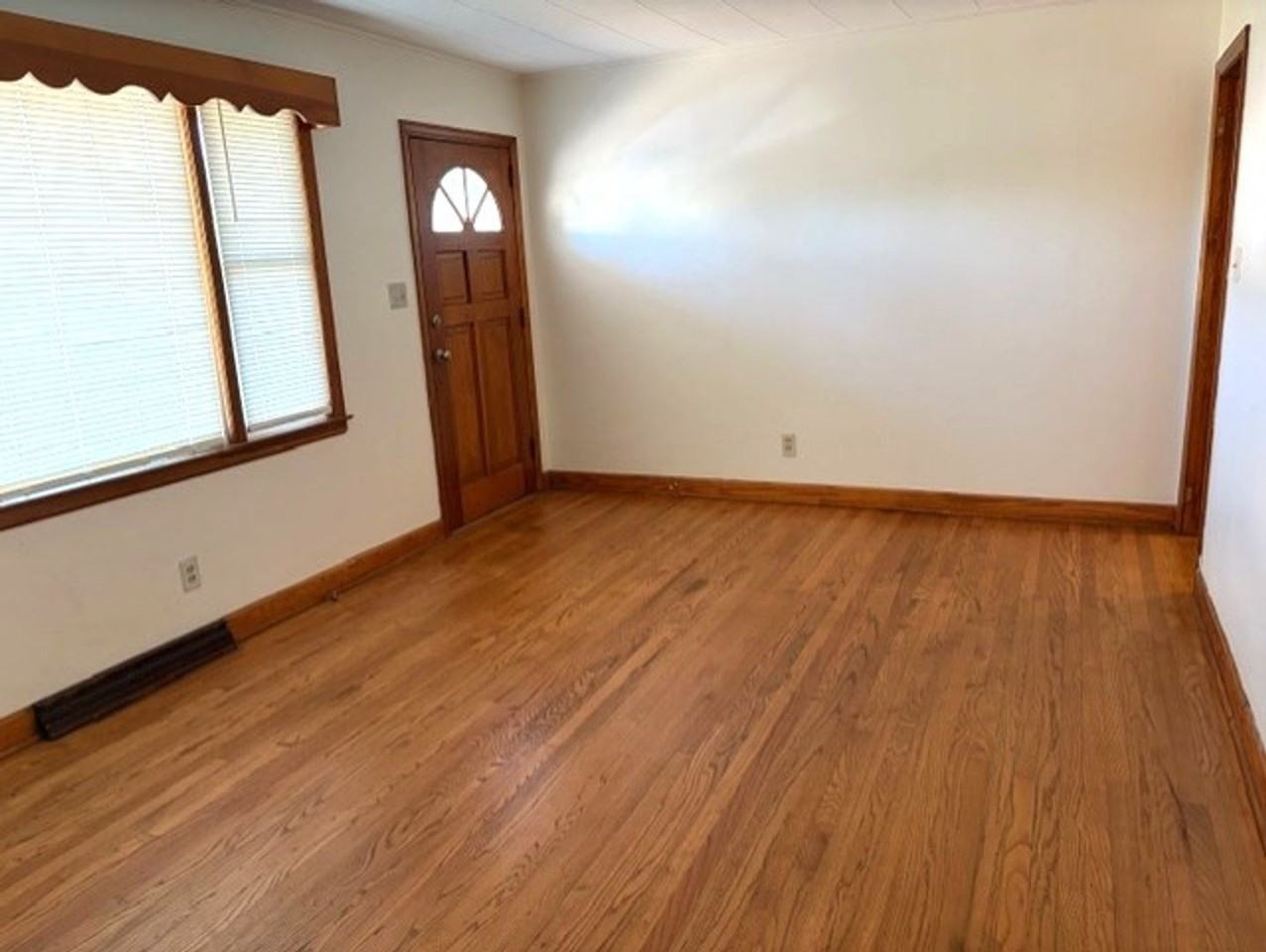 929 E Haggard Ave - Photo 2 of 13