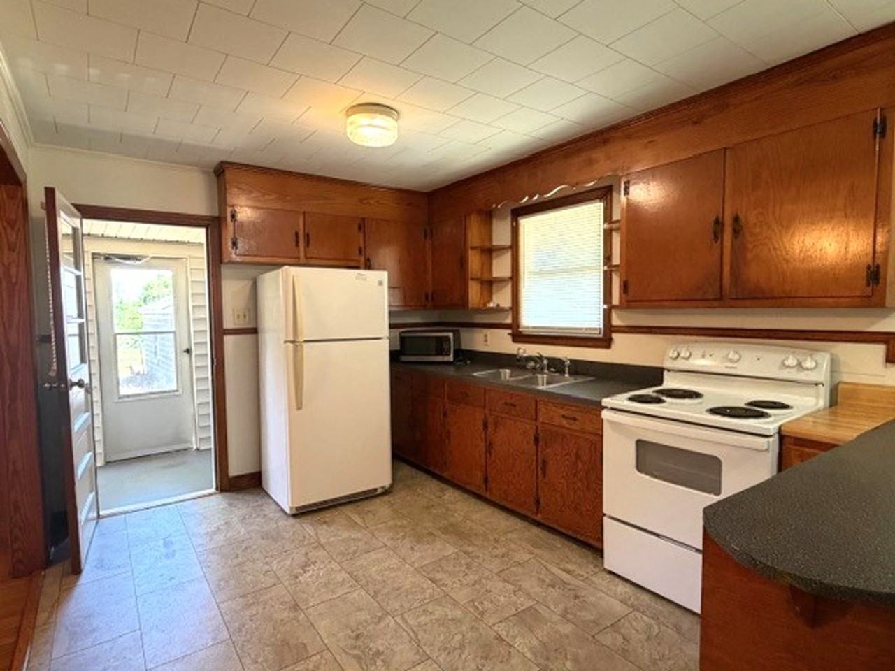 929 E Haggard Ave - Photo 3 of 13