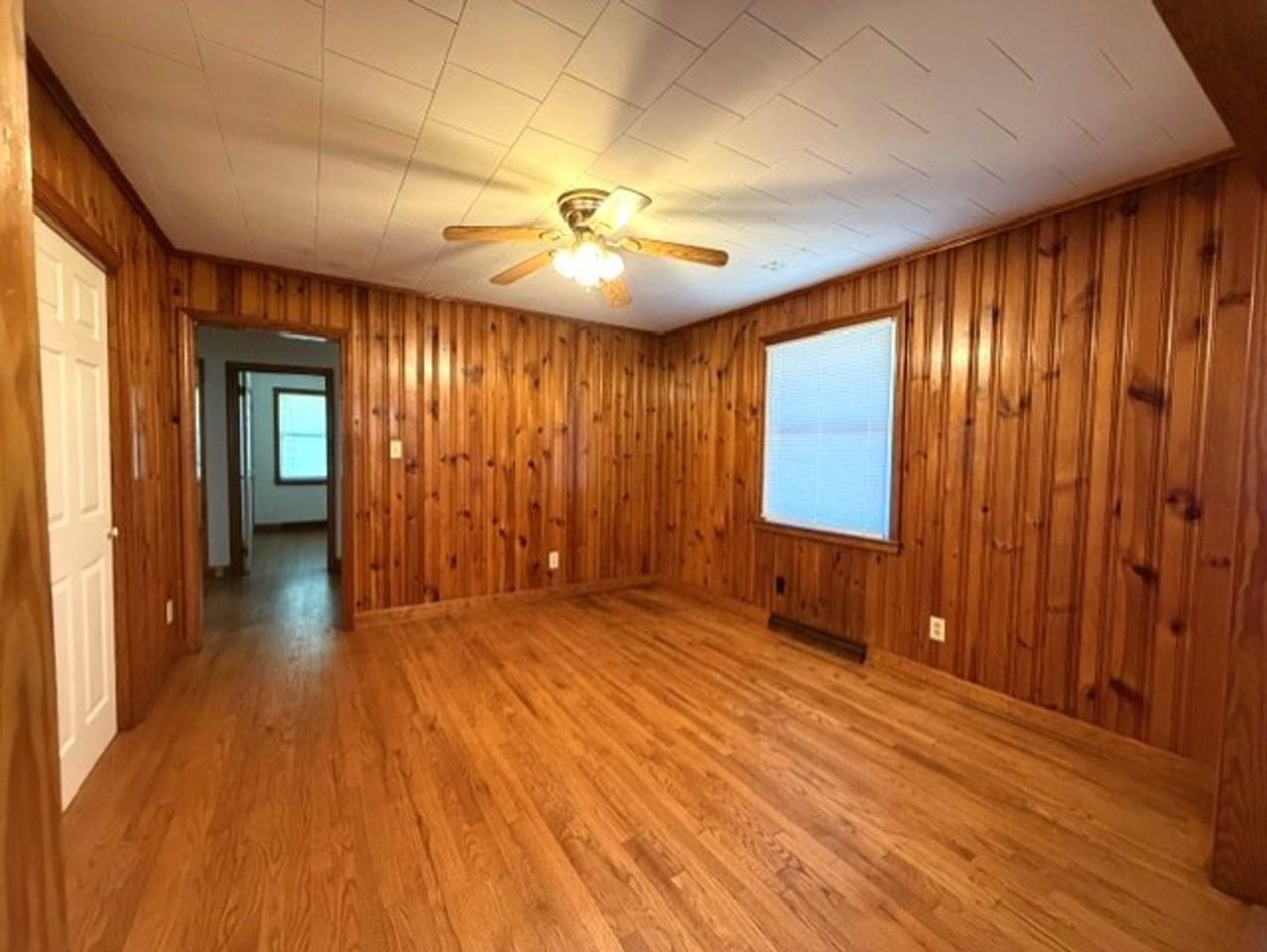 929 E Haggard Ave - Photo 5 of 13