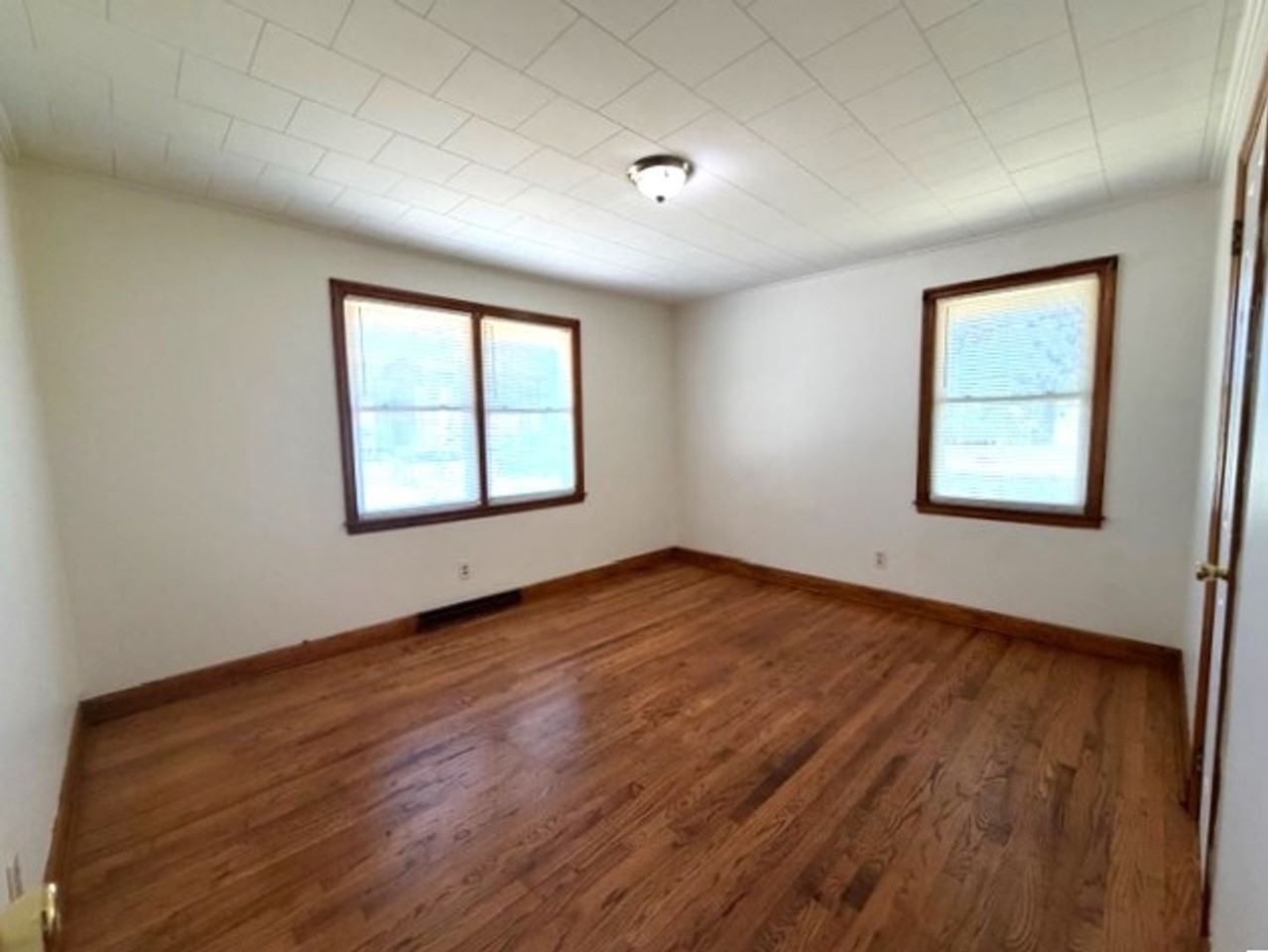 929 E Haggard Ave - Photo 6 of 13