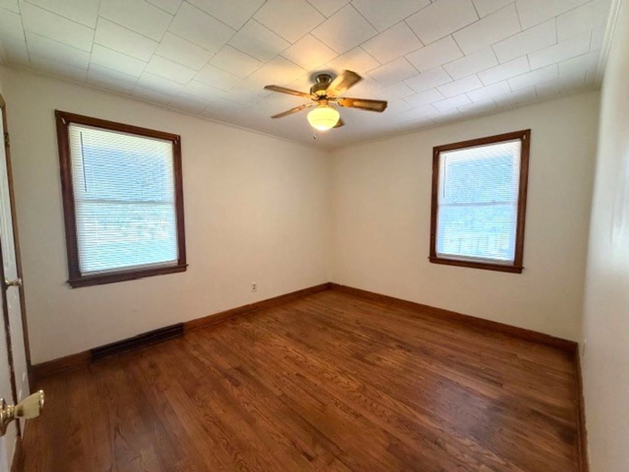 929 E Haggard Ave - Photo 7 of 13