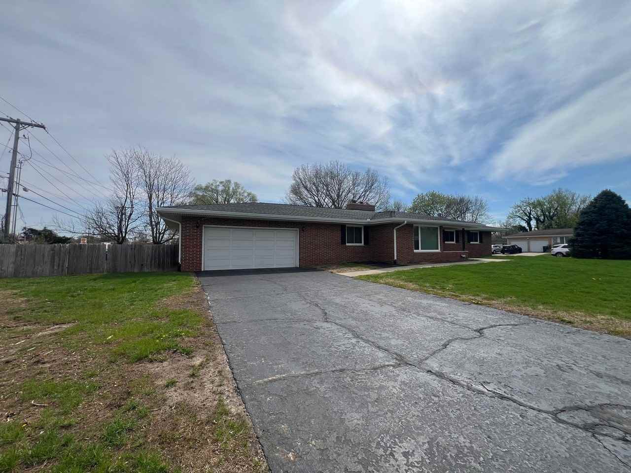 2 Robinhood Ln - Photo 3 of 24