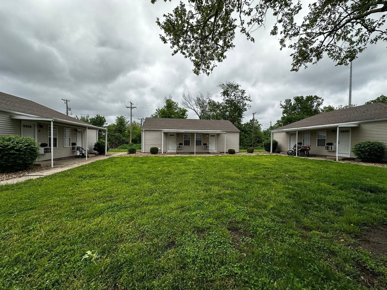1900 W 10th St - Photo 2 of 12