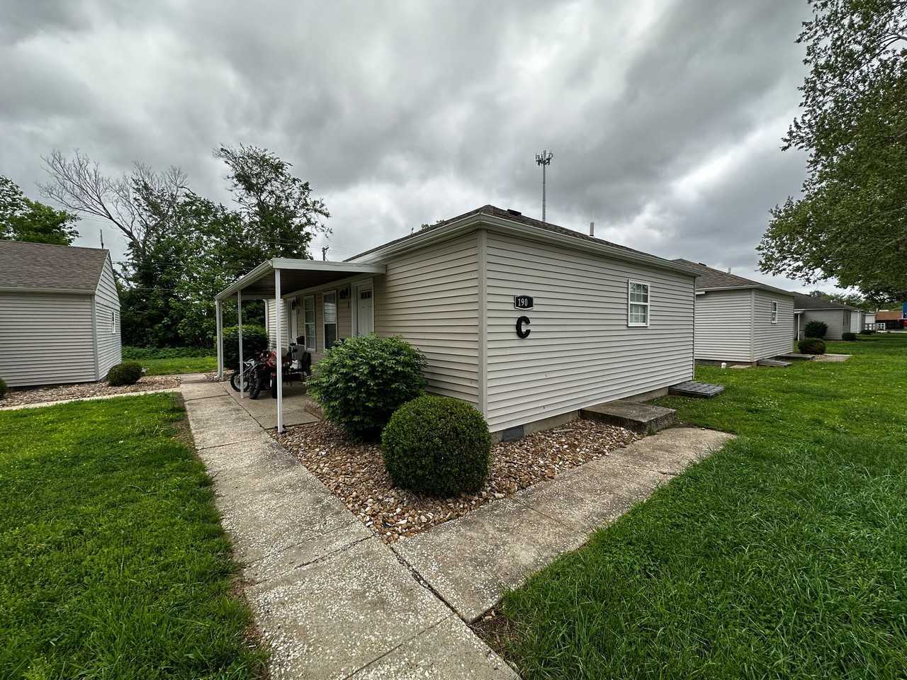 1900 W 10th St - Photo 3 of 12