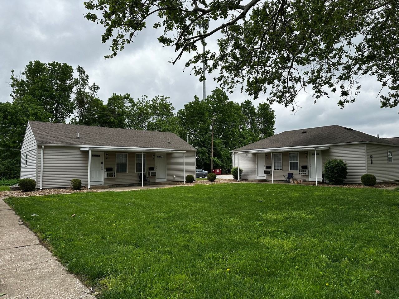 1900 W 10th St - Photo 5 of 12