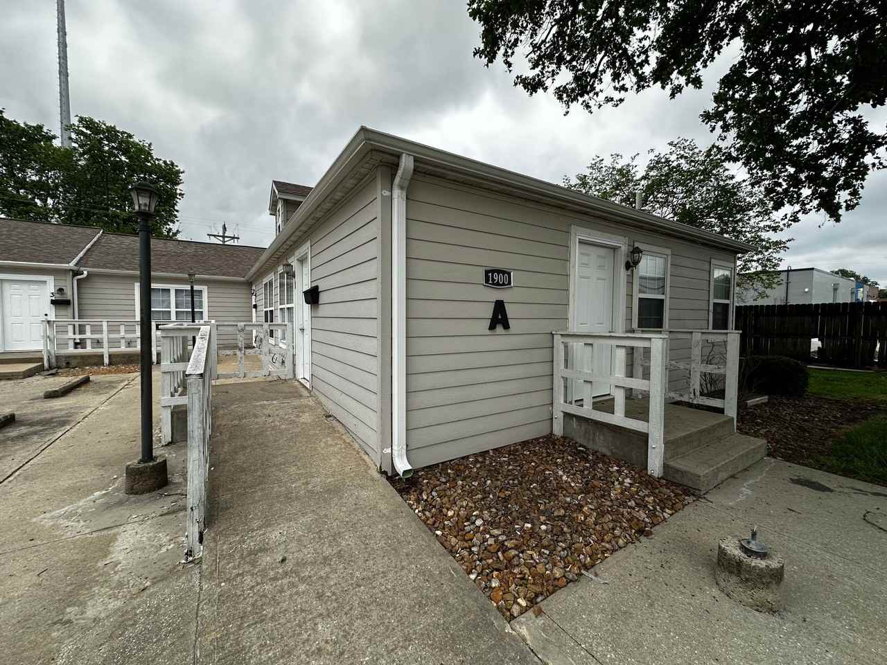 1900 W 10th St - Photo 6 of 12