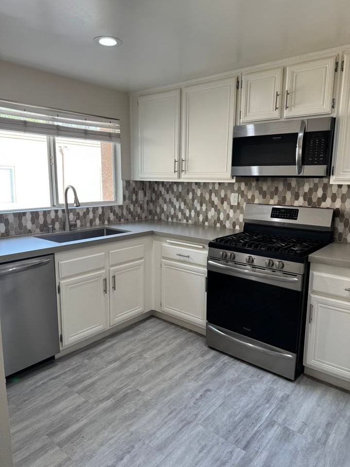 25256 Steinbeck Ave #E - Photo 4 of 15