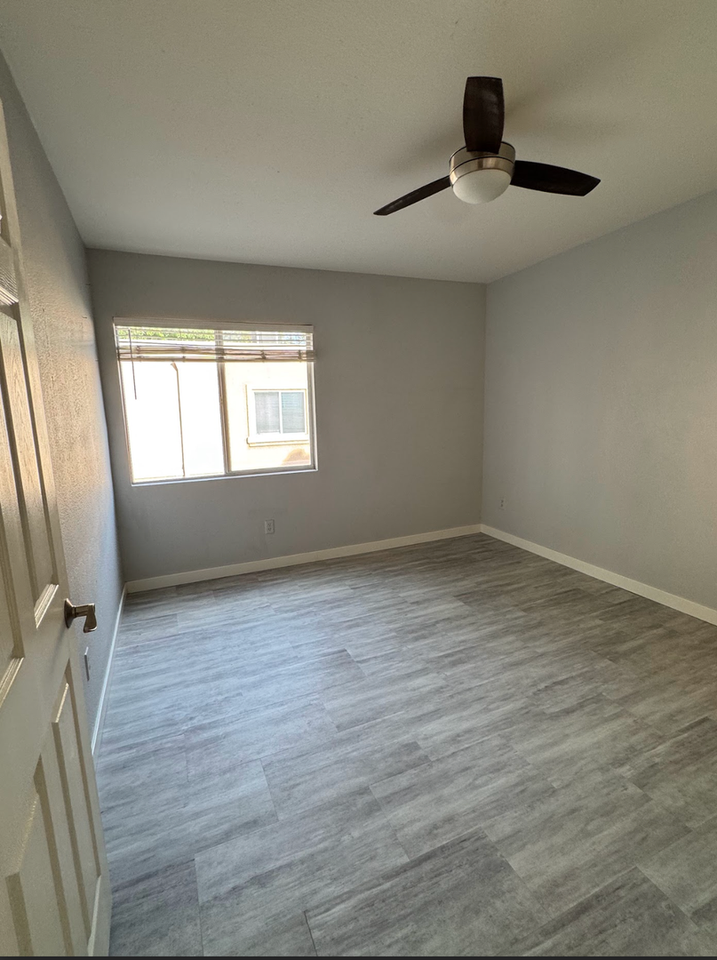 25256 Steinbeck Ave #E - Photo 7 of 15