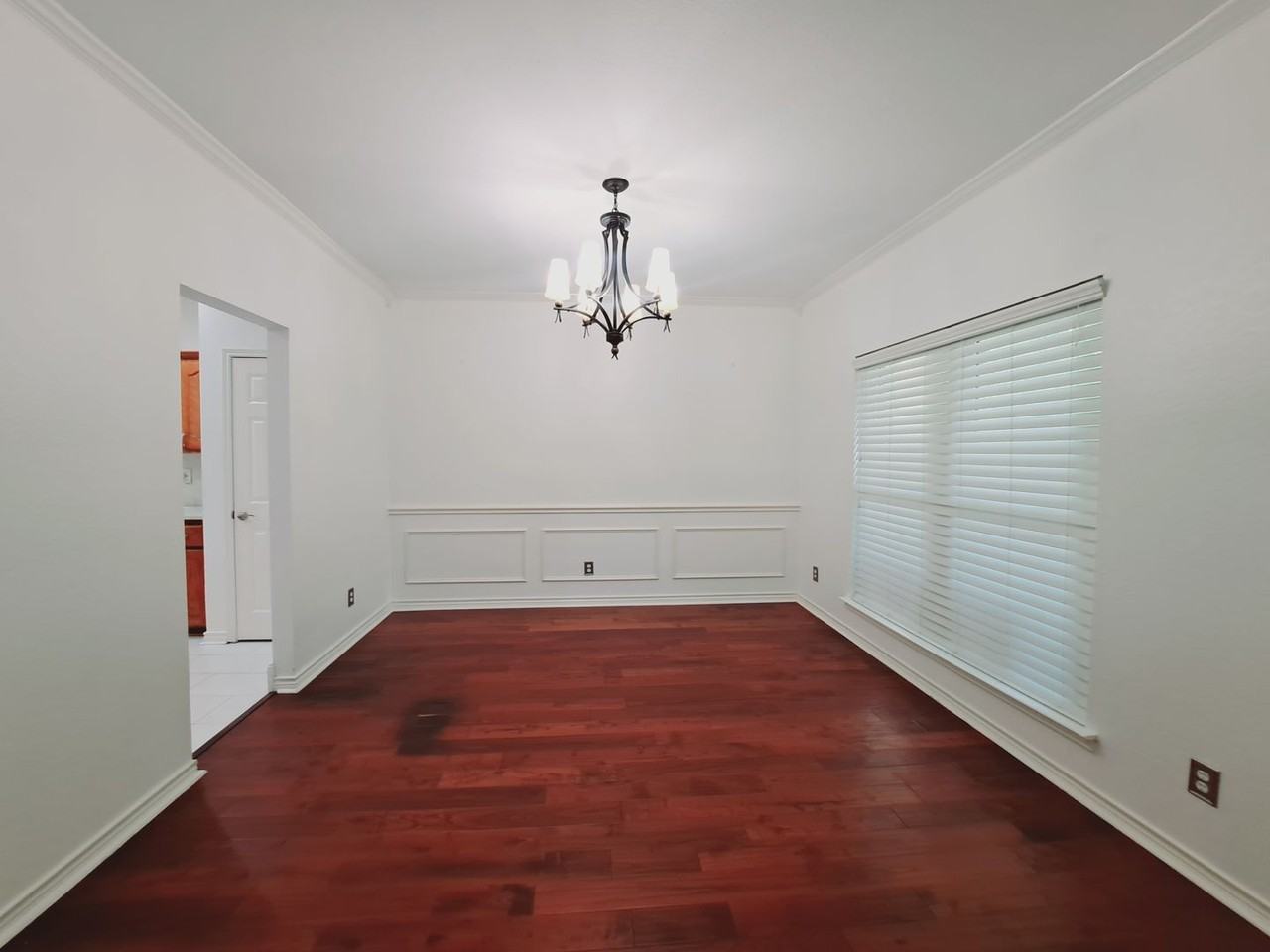 1534 Chapman Dr - Photo 3 of 28