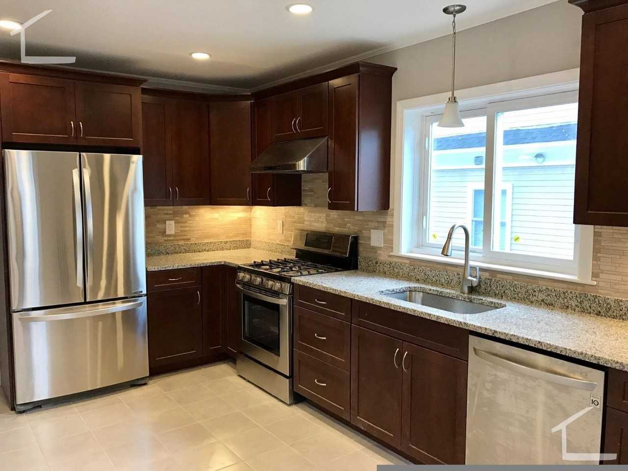 126 Brooks St - Photo 2 of 24