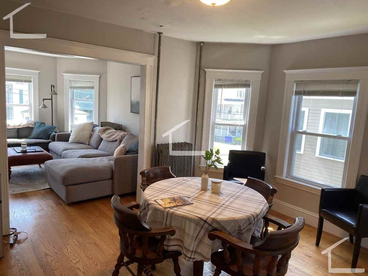 126 Brooks St - Photo 5 of 24