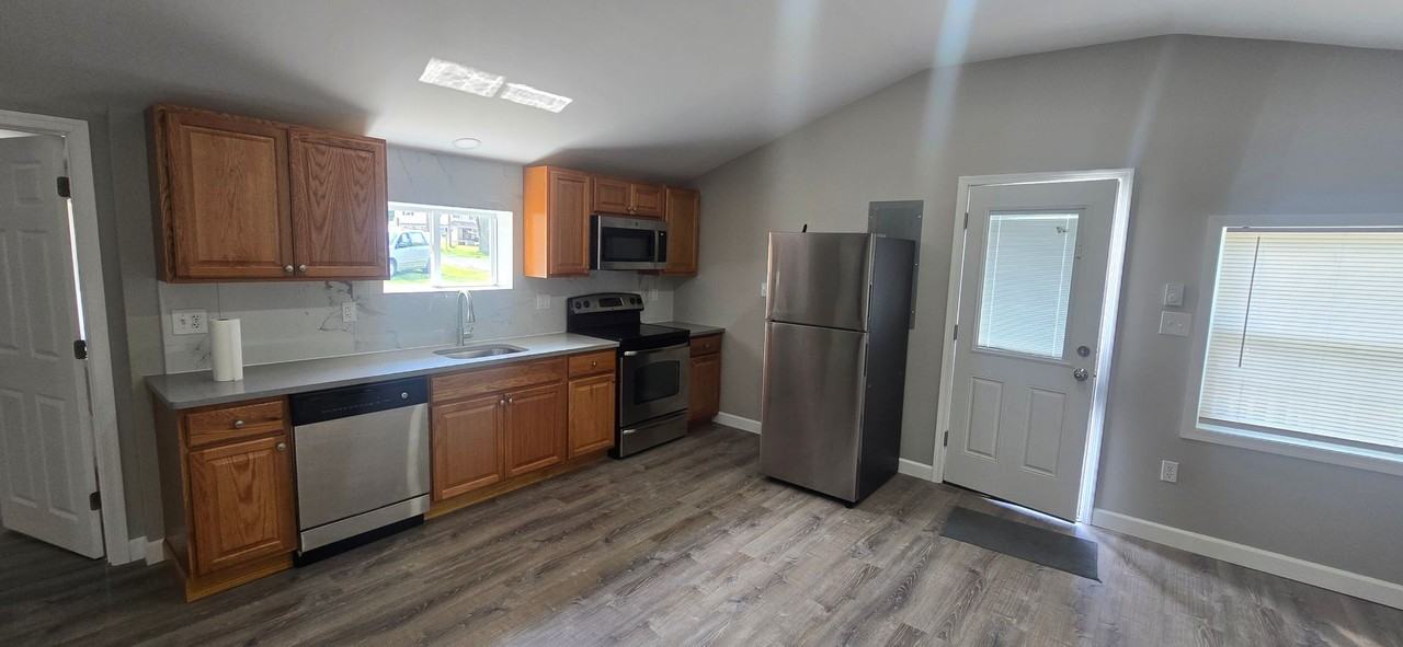206 Azalea St - Photo 3 of 9