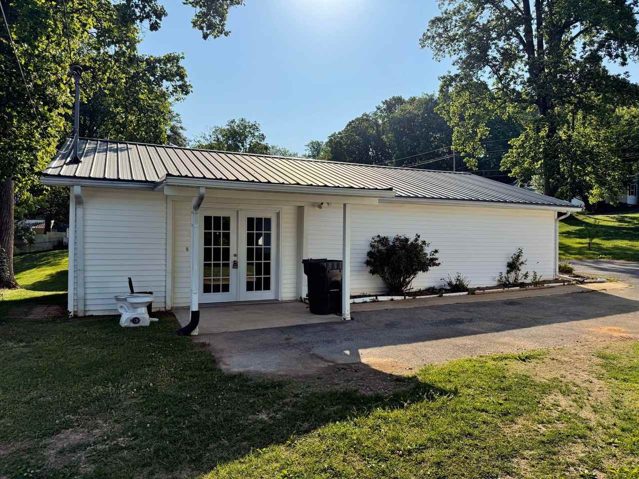 1216 Tusculum Blvd - Photo 2 of 16