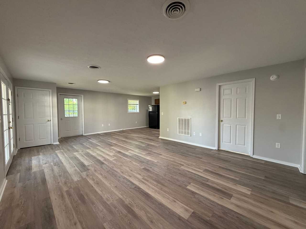 1216 Tusculum Blvd - Photo 6 of 16