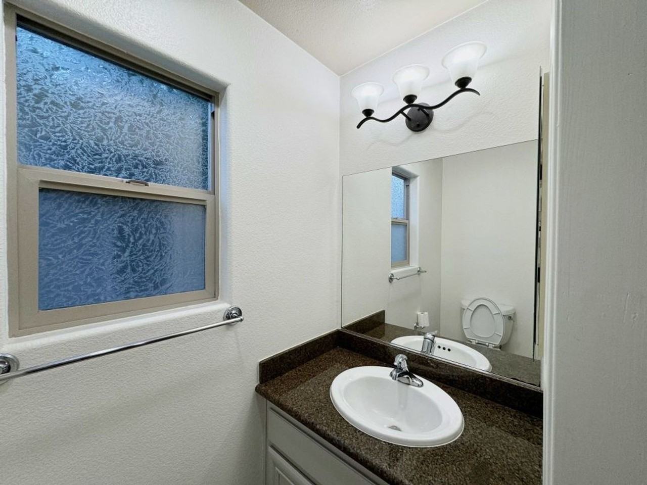 3940 Iowa St - Photo 6 of 18