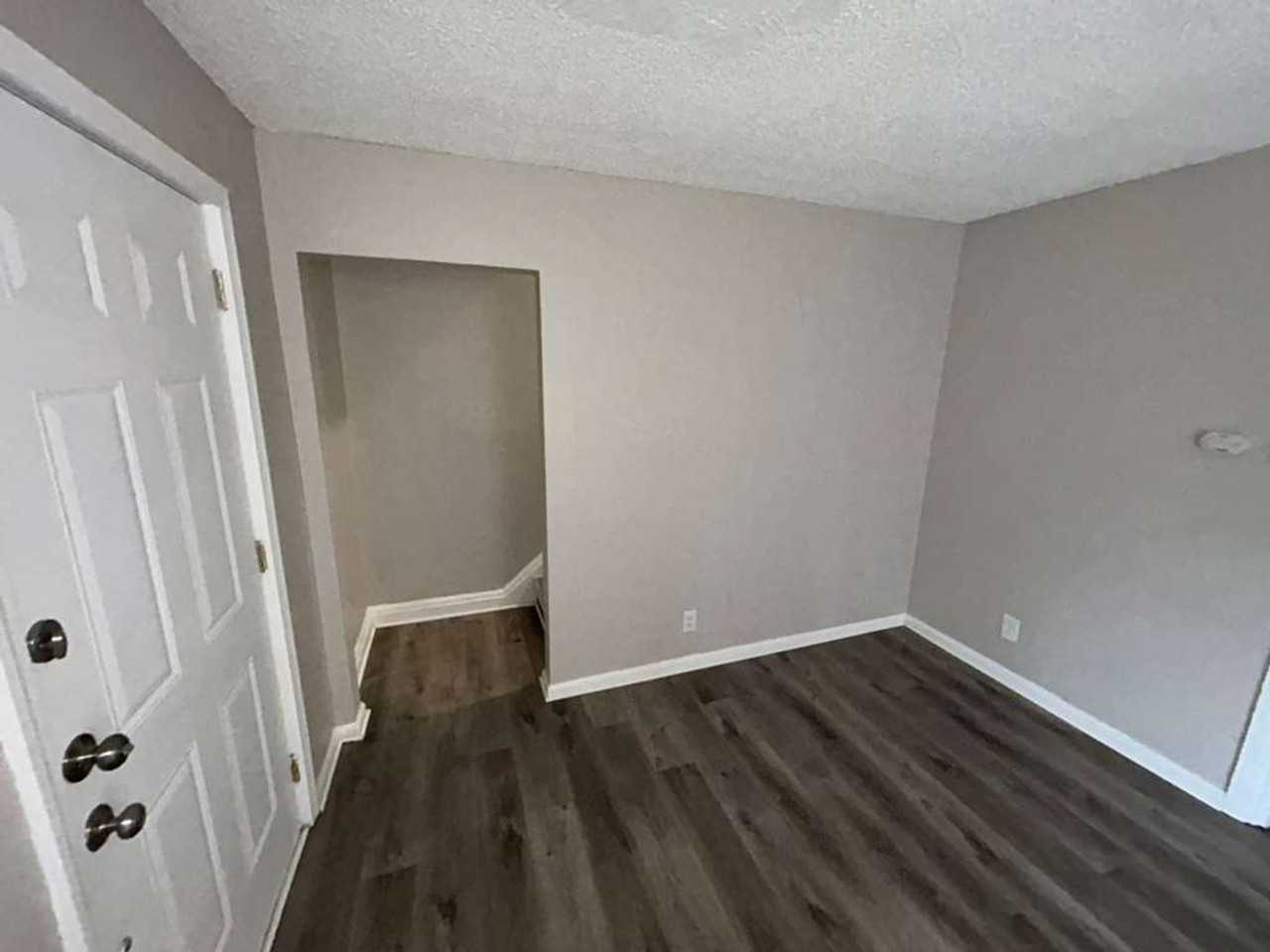 20412 Steel St - Photo 2 of 22